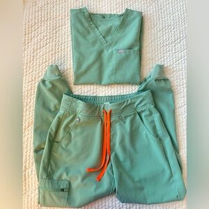 Figs scrubs set size bottom small top XS